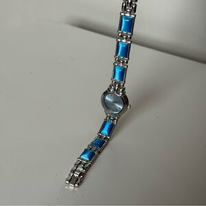 Silver Tone Women’s Quartz Watch with Blue Bracelet – New Battery
